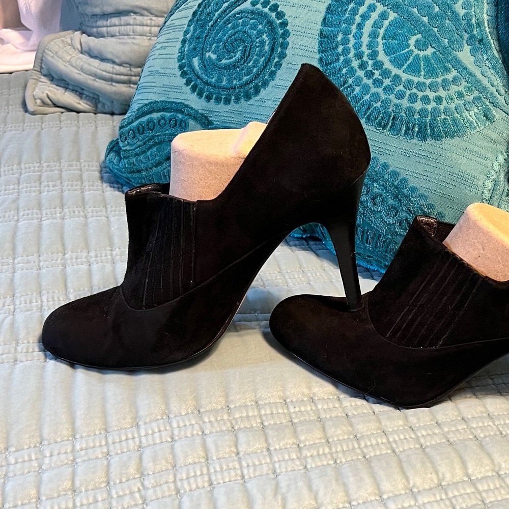 Coke Haan black Suede Heels 10.5